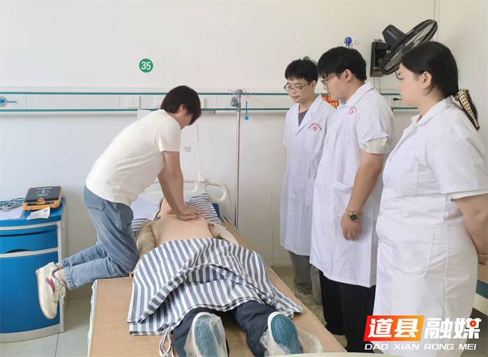 门诊量增23%！道县“专家驻镇”破解看病难 村民家门口享优质医疗1_副本.png