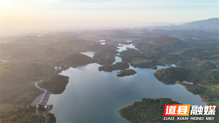 道县乐海水库：秋意正浓 山水相映美景如画1_副本.jpg