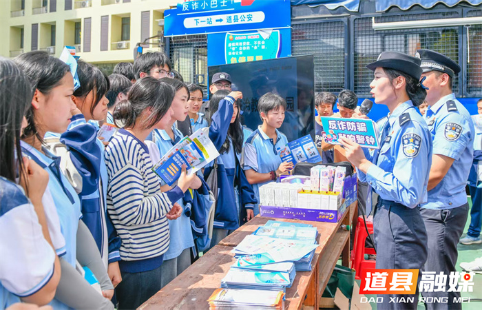 道县：公安局长进校园 法治护航成长路1_副本.jpg