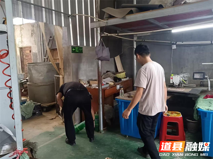 道县营江街道：节前排查筑防线 护航国庆“平安假”2_副本.png