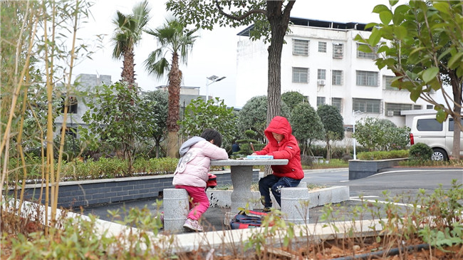 0112道县：小区升级改造 居民幸福感提升 (1).jpg