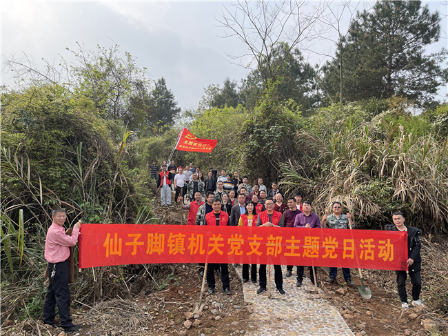 03190319道县：植树现场学党史 红军步道添新绿01 (1).jpg