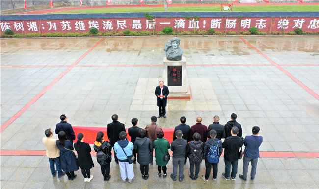 0323道县：学党史守初心 敬献花缅英烈 01.JPG