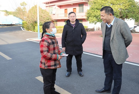 新春走基层丨回龙圩：易恢节带队走访慰问春节期间一线工作人员