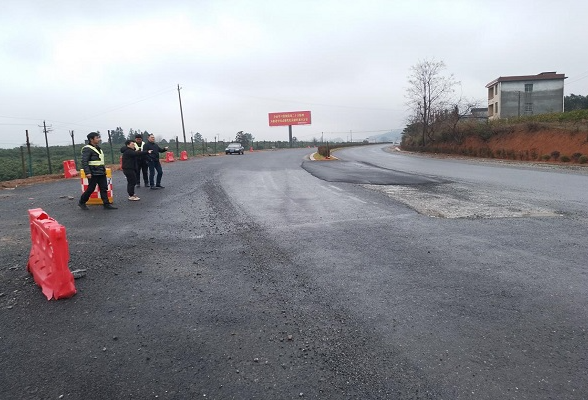 回龙圩管理区开展道路交通安全隐患排查和安全生产工作检查