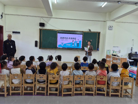 永州市市场监督管理局回龙圩分局联合区中心幼儿园开展2026年食品安全宣传周进校园、进班级活动