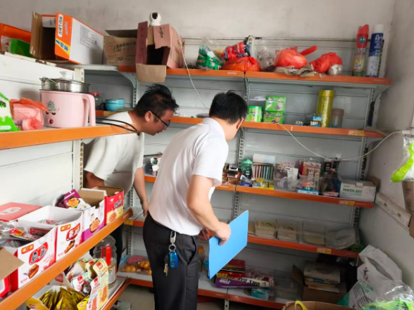 回龙圩：开展校园周边文化市场巡查