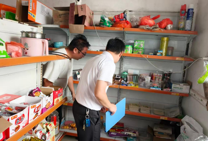 回龙圩：开展校园周边文化市场巡查
