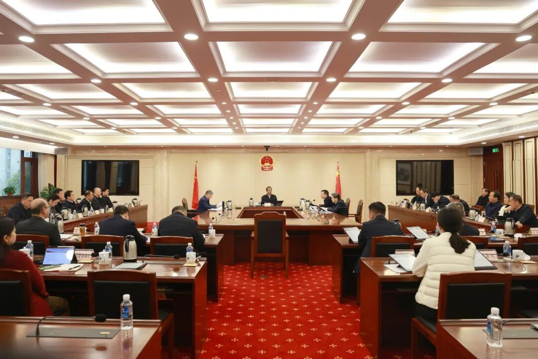 杨浩东主持省人大常委会党组树立和践行正确政绩观学习教育读书班暨理论学习中心组2026年第二次集体学习