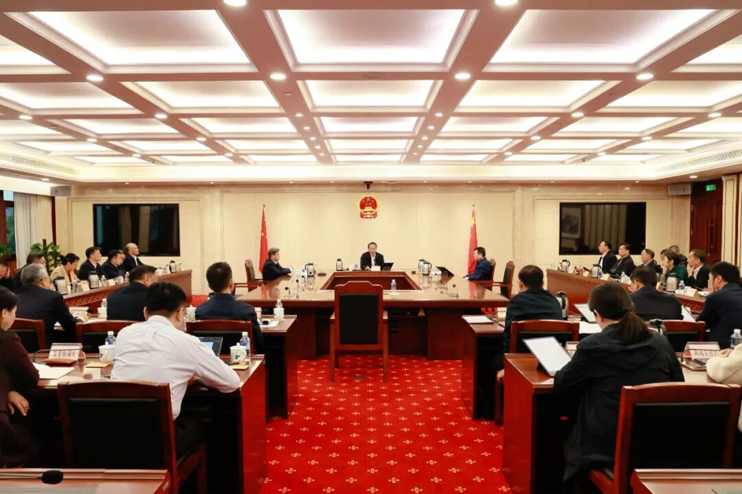 杨浩东主持省人大常委会党组理论学习中心组2026年第三次集体学习