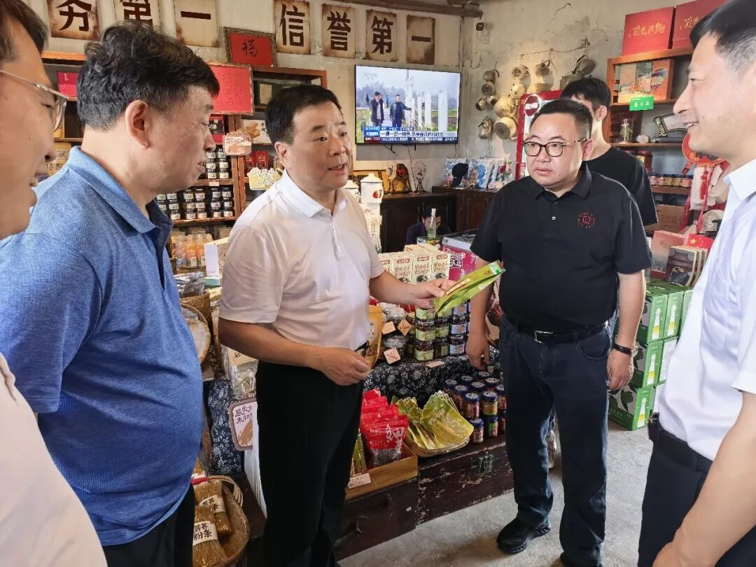 陈飞赴长沙县调研农村集体经济听取地方立法意见建议