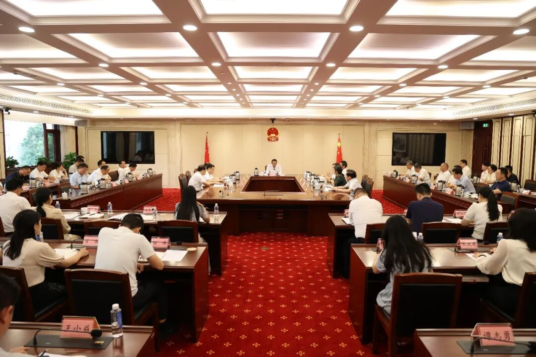 杨浩东讲授树立和践行正确政绩观学习教育专题党课