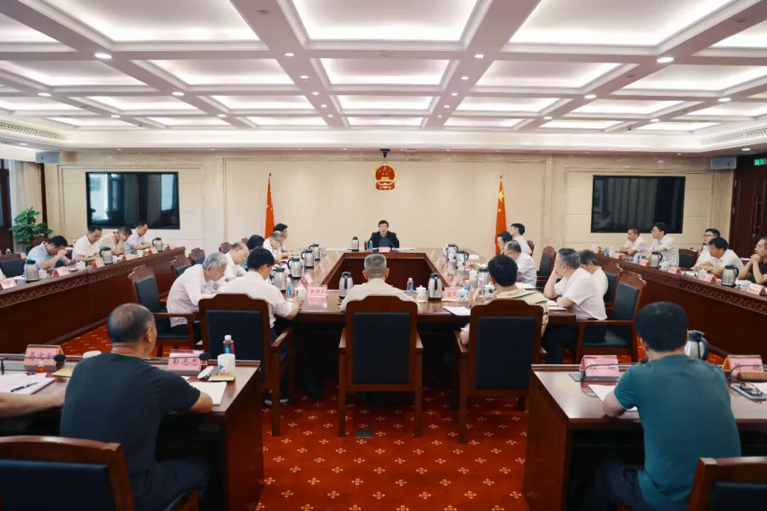 陈飞讲授树立和践行正确政绩观学习教育专题党课