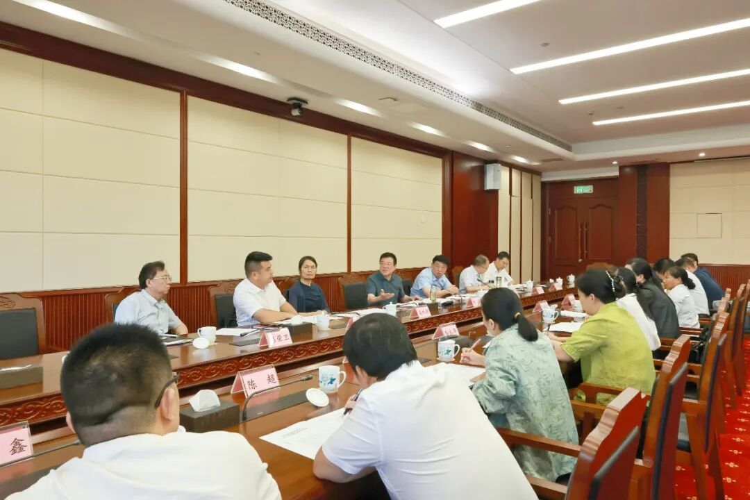 陈飞出席农村集体经济组织地方立法征求省人大代表意见座谈会