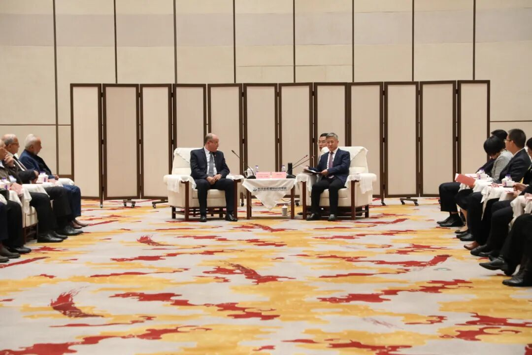 胡旭晟会见中东阿拉伯国家客人