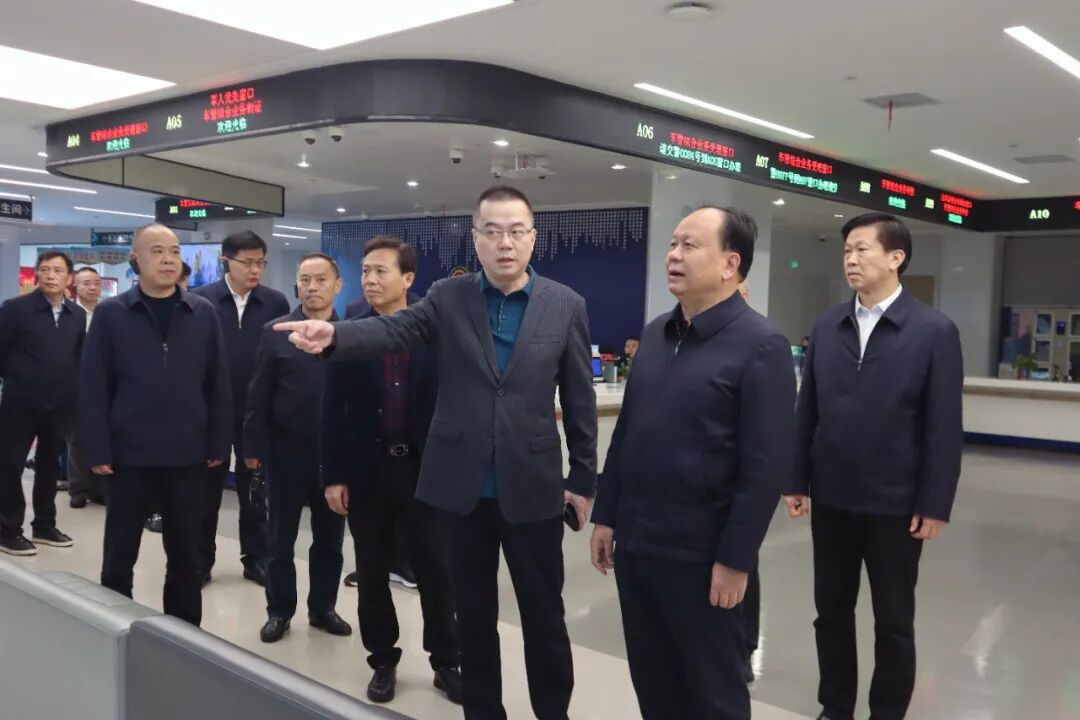 周农出席加强人大司法监督工作座谈会