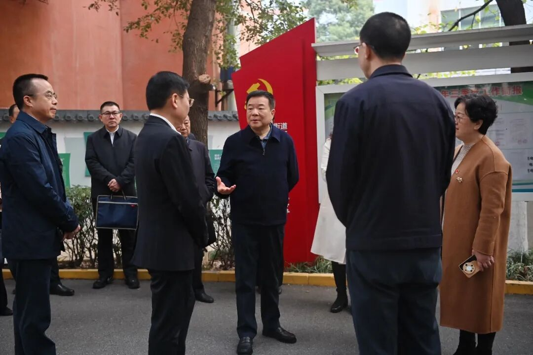 陈飞开展社区治理立法调研时强调：坚持问题导向 为基层治理的社会化法治化智能化专业化提供坚实法治保障