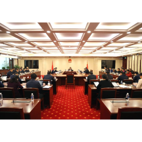 张剑飞主持召开省人大常委会党组2025年第27次会议（扩大）