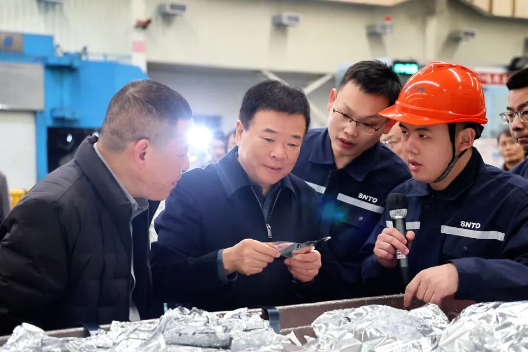 陈飞走访联系民营企业并开展相关立法调研