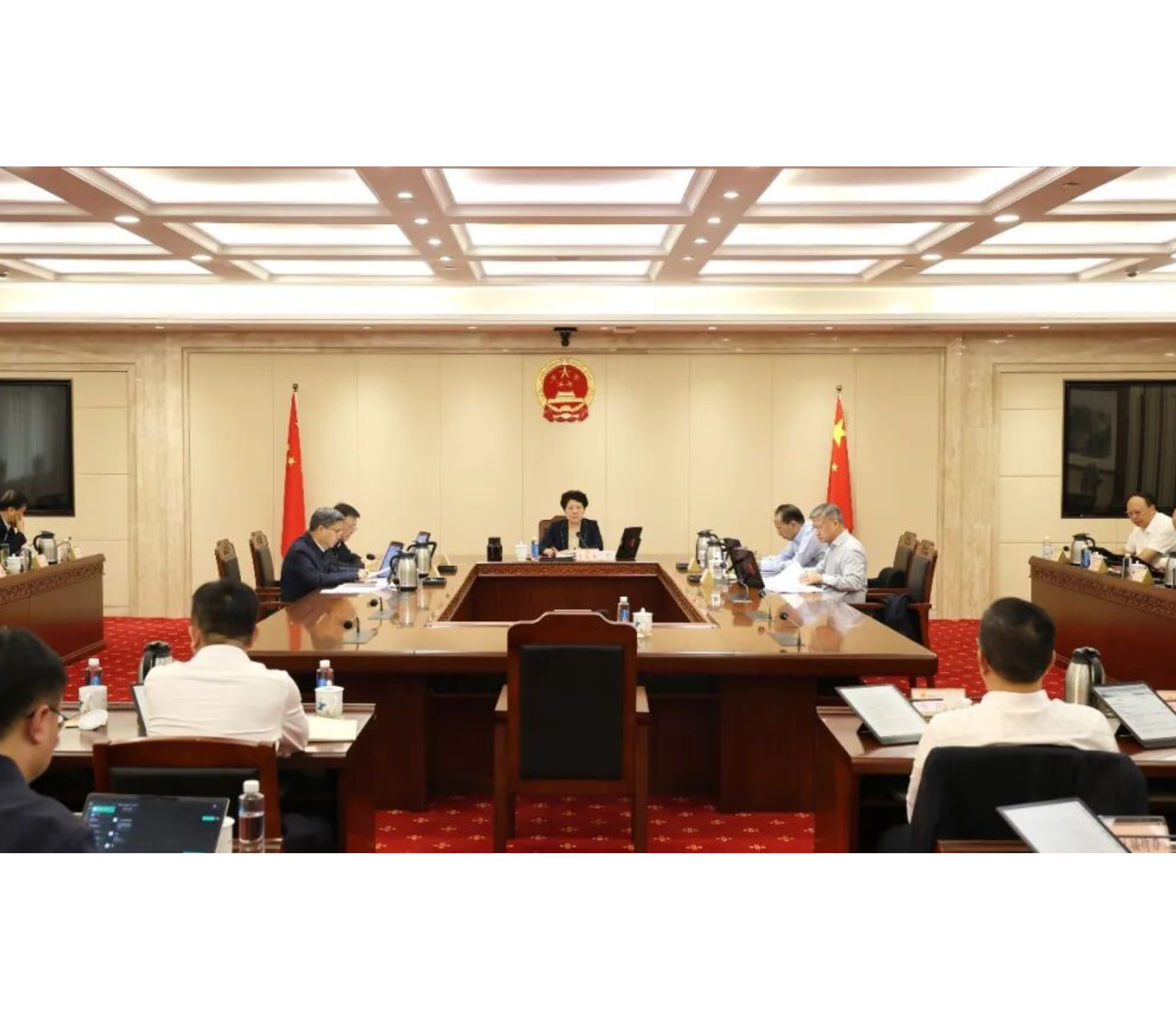 省人大常委会党组召开会议 传达全省领导干部会议精神