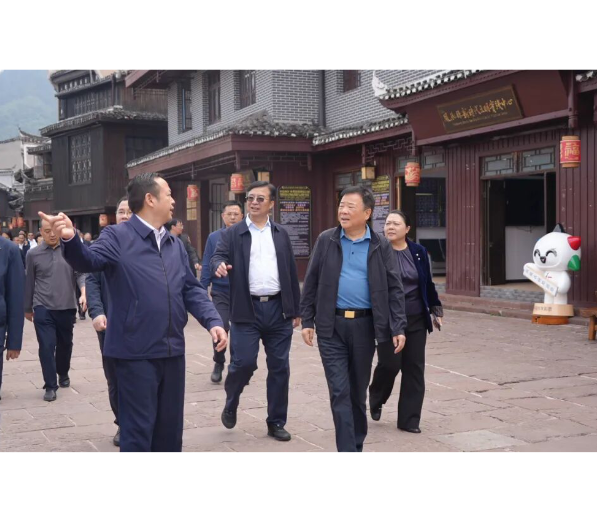 陈飞在凤凰县调研时强调：落实乡村振兴重点帮扶常态化机制，强化责任落实，促进凤凰县高质量发展