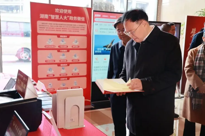 为代表依法履职创造良好条件  省人大常委会领导带队检查代表报到工作