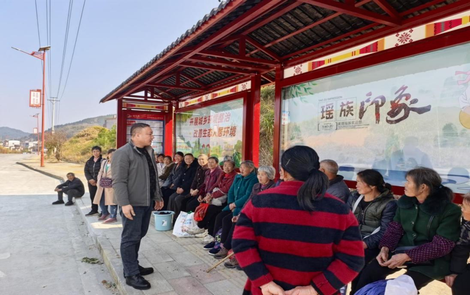 小小候车亭，满满履职情