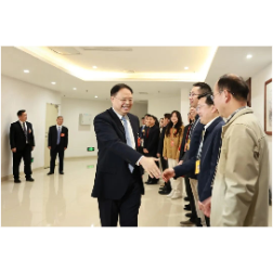 再接再厉共同开好团结胜利的大会  省人大常委会领导看望省十四届人大四次会议工作人员