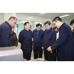 陈飞在省农科院和岳麓山实验室调研时强调：要大力推进农业科技“大联合大协作大攻关”，努力把农业建成现代化大产业