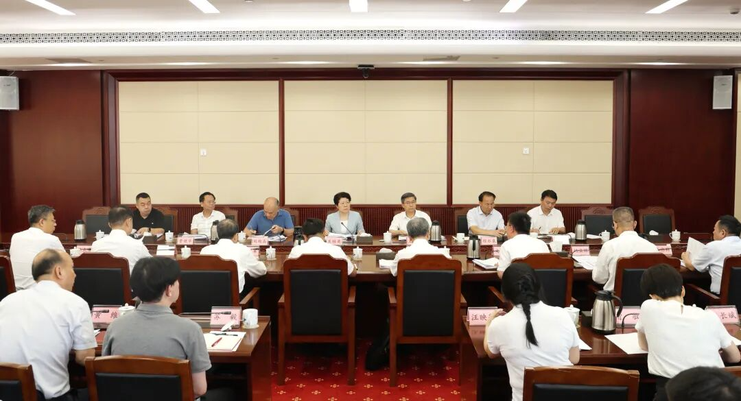 吴桂英主持召开重点处理代表建议督办座谈会