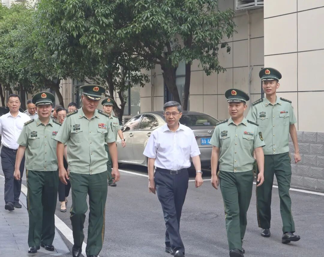 王晓科慰问驻省人大常委会机关武警官兵