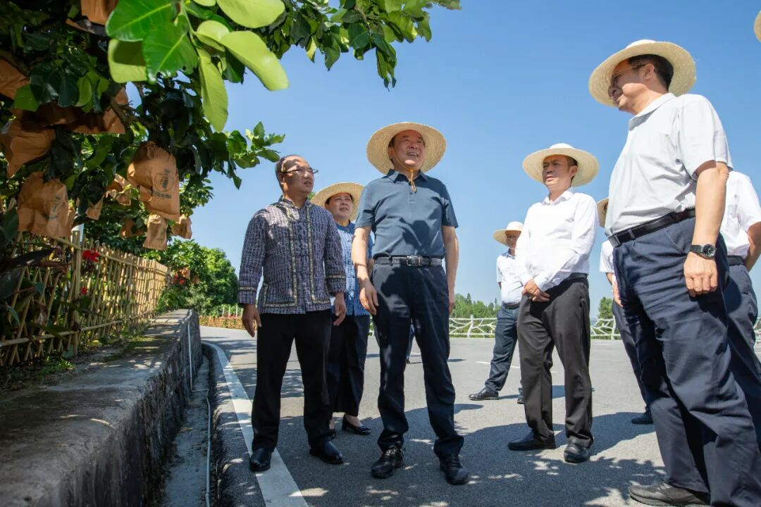 陈飞率队赴湘西自治州开展调研