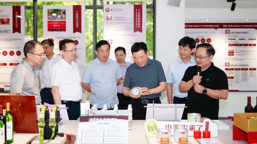 陈飞在湖南农业大学调研时强调 弘扬袁隆平精神 培养扎根基层人才 为农业高质量发展提供坚实支撑