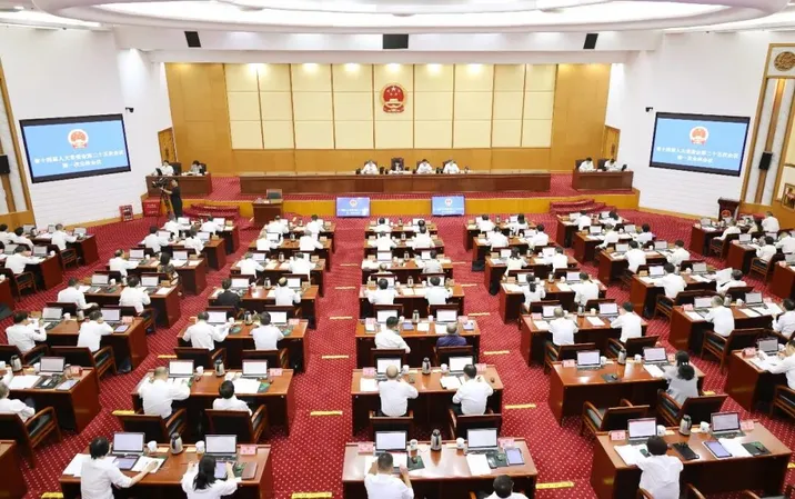 省十四届人大常委会举行第二十五次会议