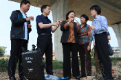 民建岳阳市委会组织民主监督小组赴岳阳楼区开展实地水质检测