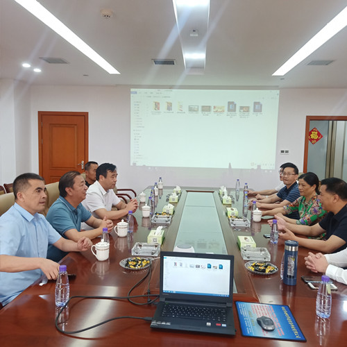 座谈会.jpg