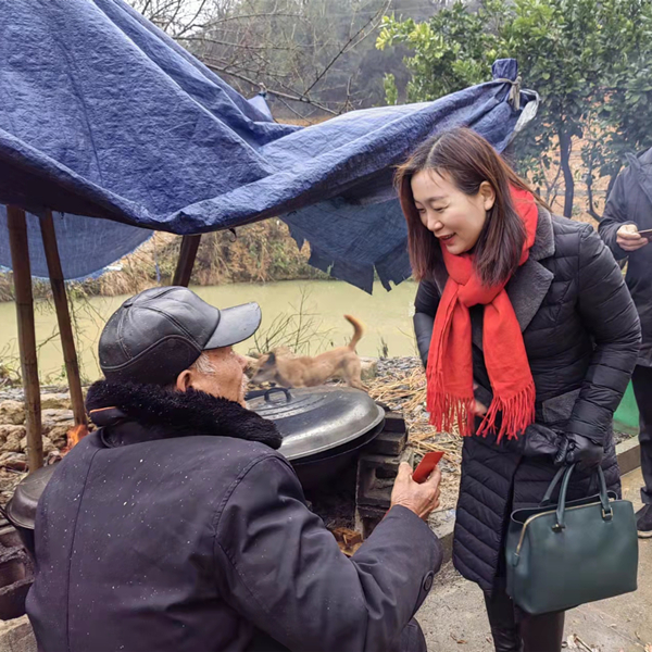 1.26李子塘村走访慰问_副本.jpg