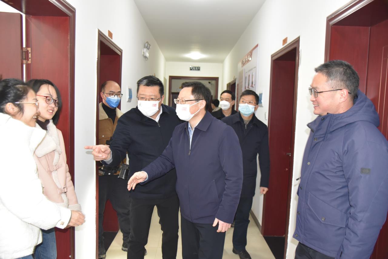 益阳市政协主席胡立安走访民建市委会机关.jpeg