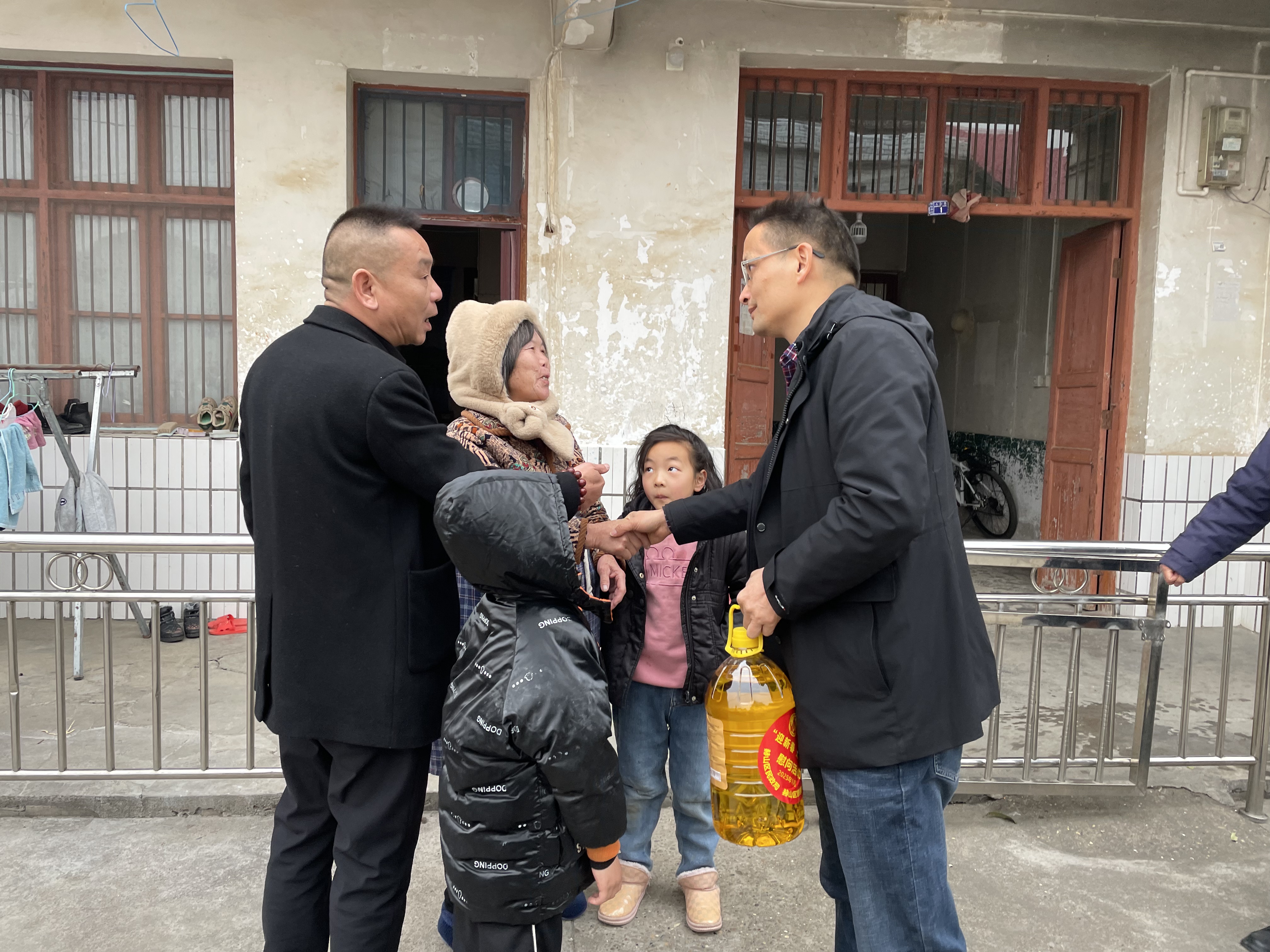 五支部新春慰问3.jpg