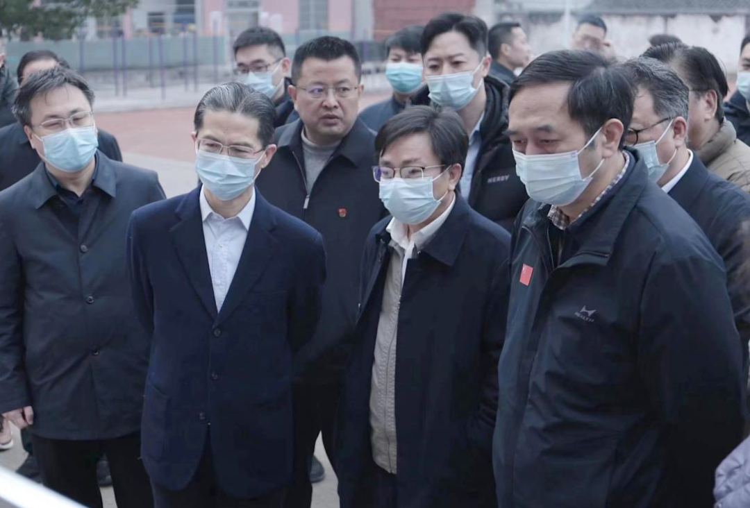 贺龙中学考察.png