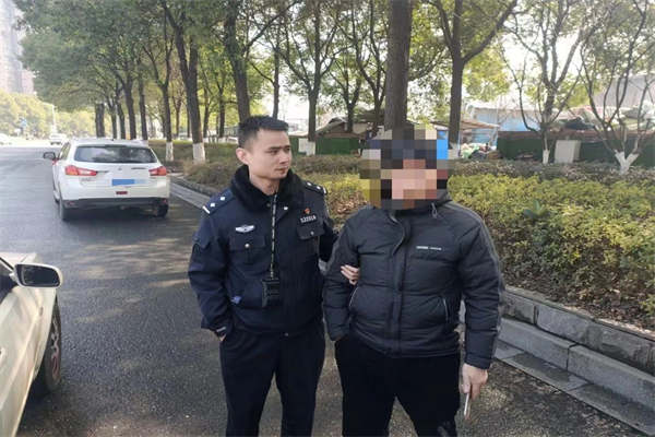 直播传播低俗内容？网红“张某”被拘留！.jpg