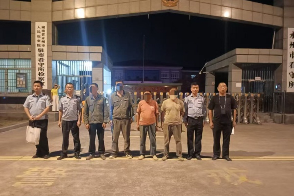 国庆夜间偷盗,现场抓获人赃俱获.jpg