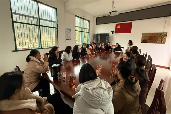 不拘一格庆“三八”1.png