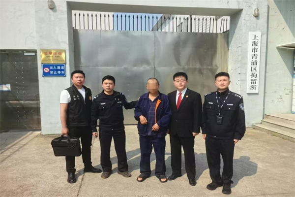 蹲守数时终擒获 异地拘留显威慑1.png