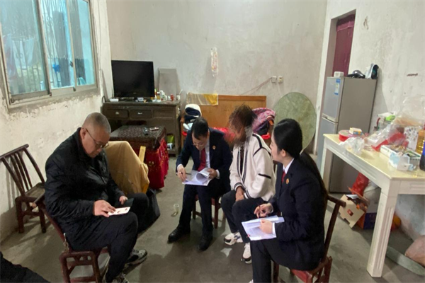 检察官与市残联工作人员到李某家中调查走访图片1.png