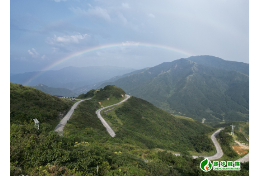 城步南山盘山公路与全景天幕圆彩虹奇观相映成趣