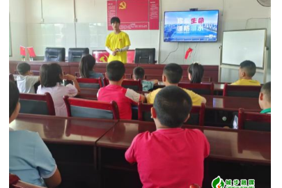 金紫乡妇联携手大学生志愿者开展防溺水安全教育活动