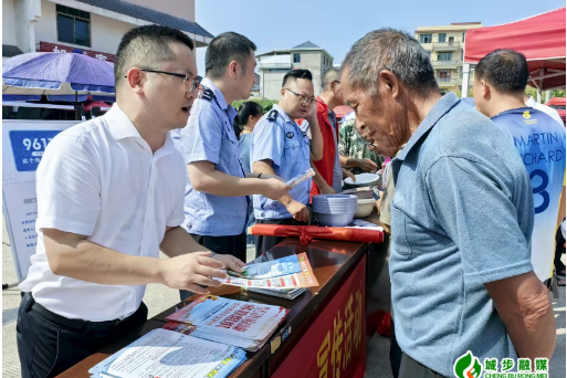 土桥农场管理区赶集日掀起“无诈社区”宣传热潮