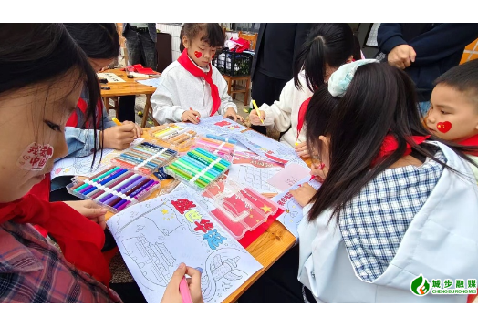 白毛坪镇：国旗飘扬油茶香 苗乡阵地别样红