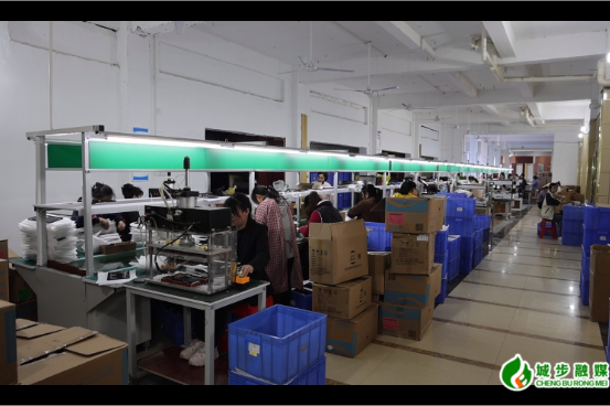 西岩伟玉兴电子厂：以“小键盘”奏响振兴“大乐章”